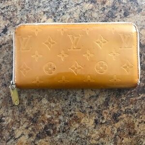 🟤Woman’s LV Monogram Vernis Zip Wallet in Amber